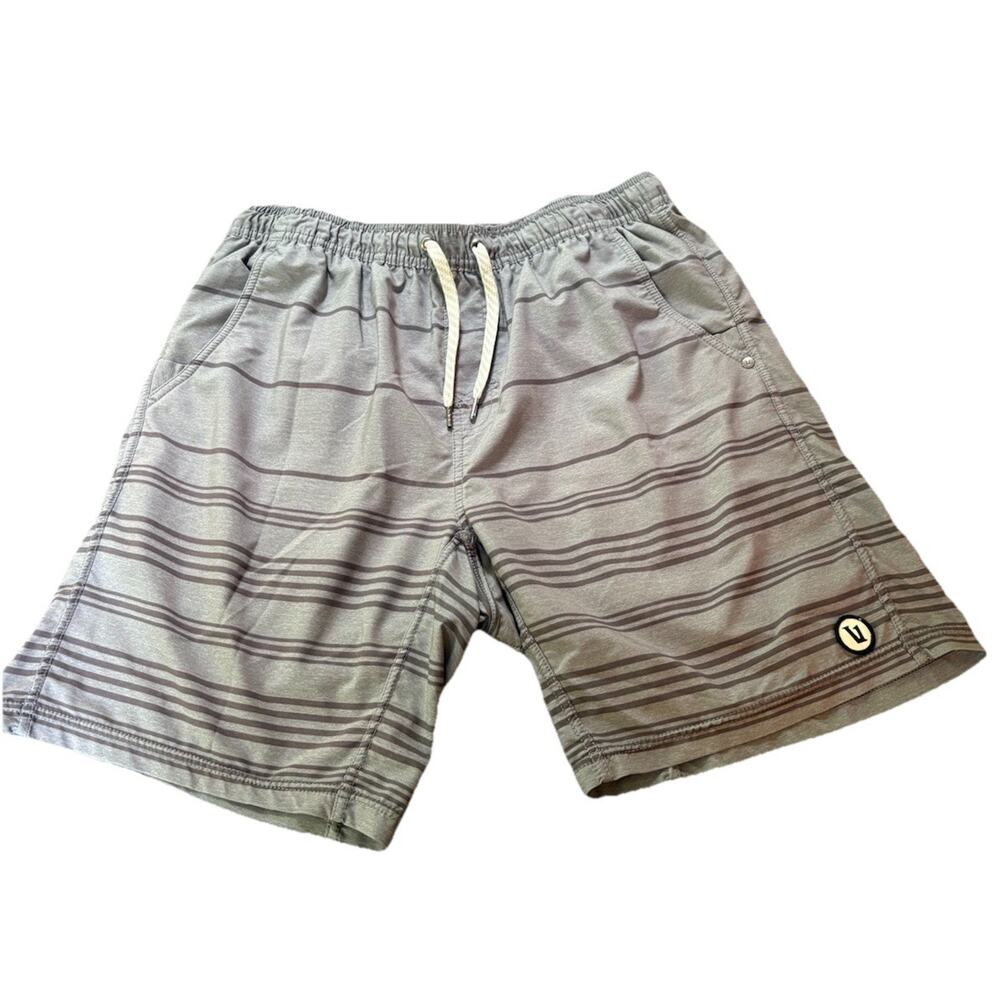 Vuori Shorts Mens Size Medium Kore Lined Gray Stripe Gym Run Workout Athleisure